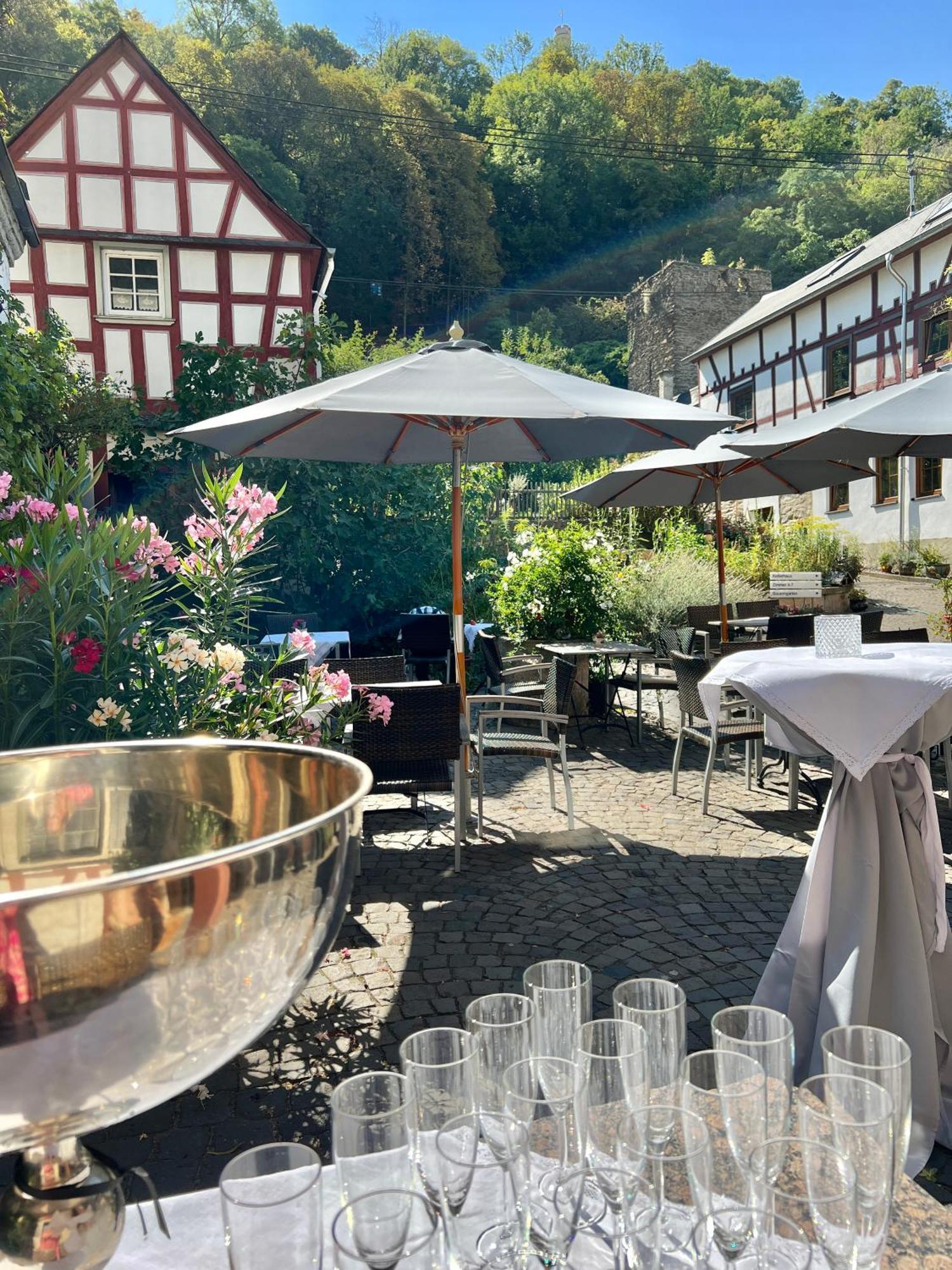 Landgasthof Zum Weissen Schwanen Hotel Braubach Exterior photo